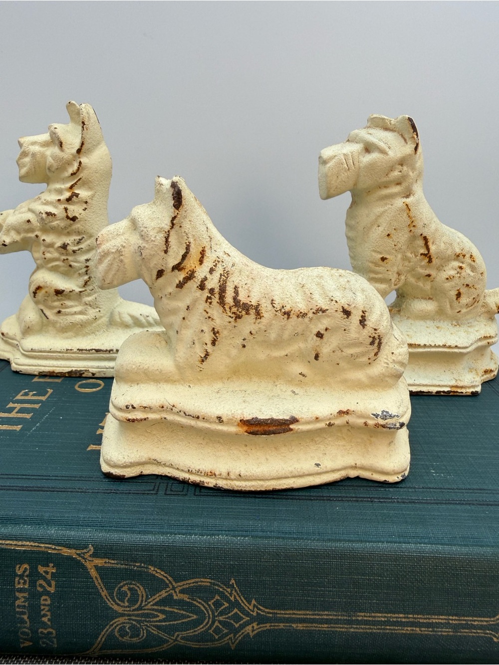 Set of 3 Vintage Cast Iron Scottie Dog Bookends - Cream - Picture 2 of 10